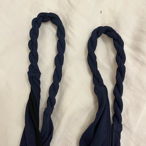 One piece with twist straps. Plunge neckline, scoop back, cinched waist detail. - Picture 4 of 5